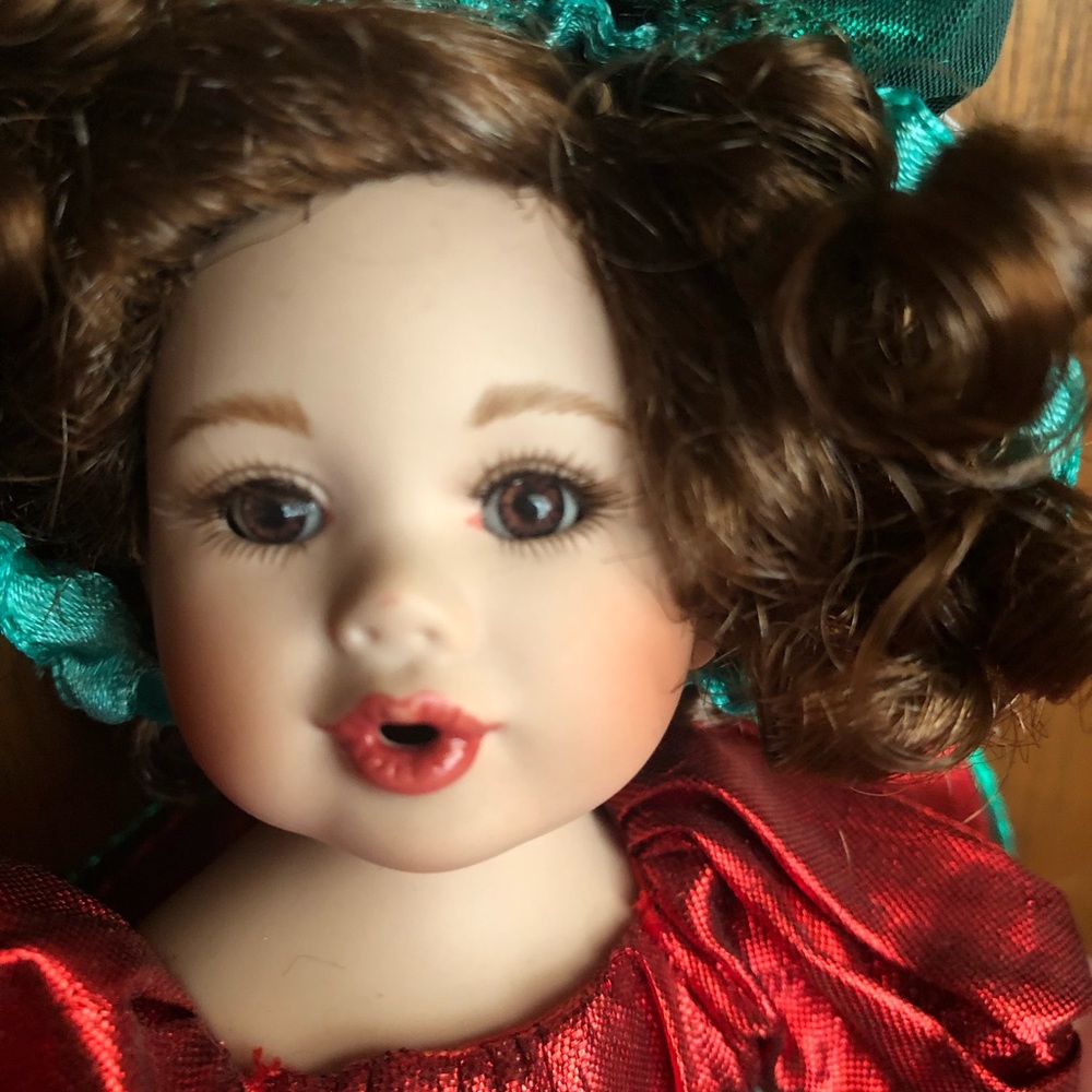 Marie Osmond Hershey Kisses Porcelain Tiny Tot - Picture 3 of 6